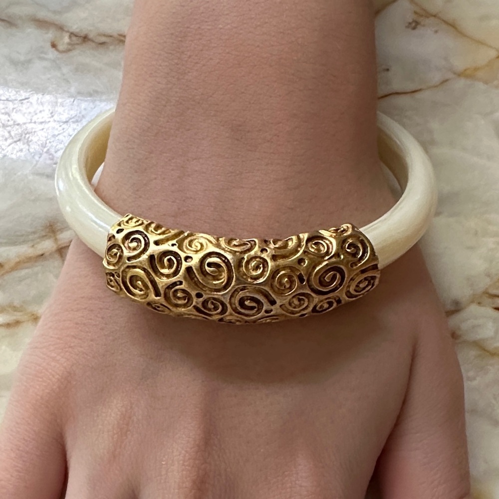GIVENCHY Gold and Cream Swirl Bracelet - Picture 9 of 11